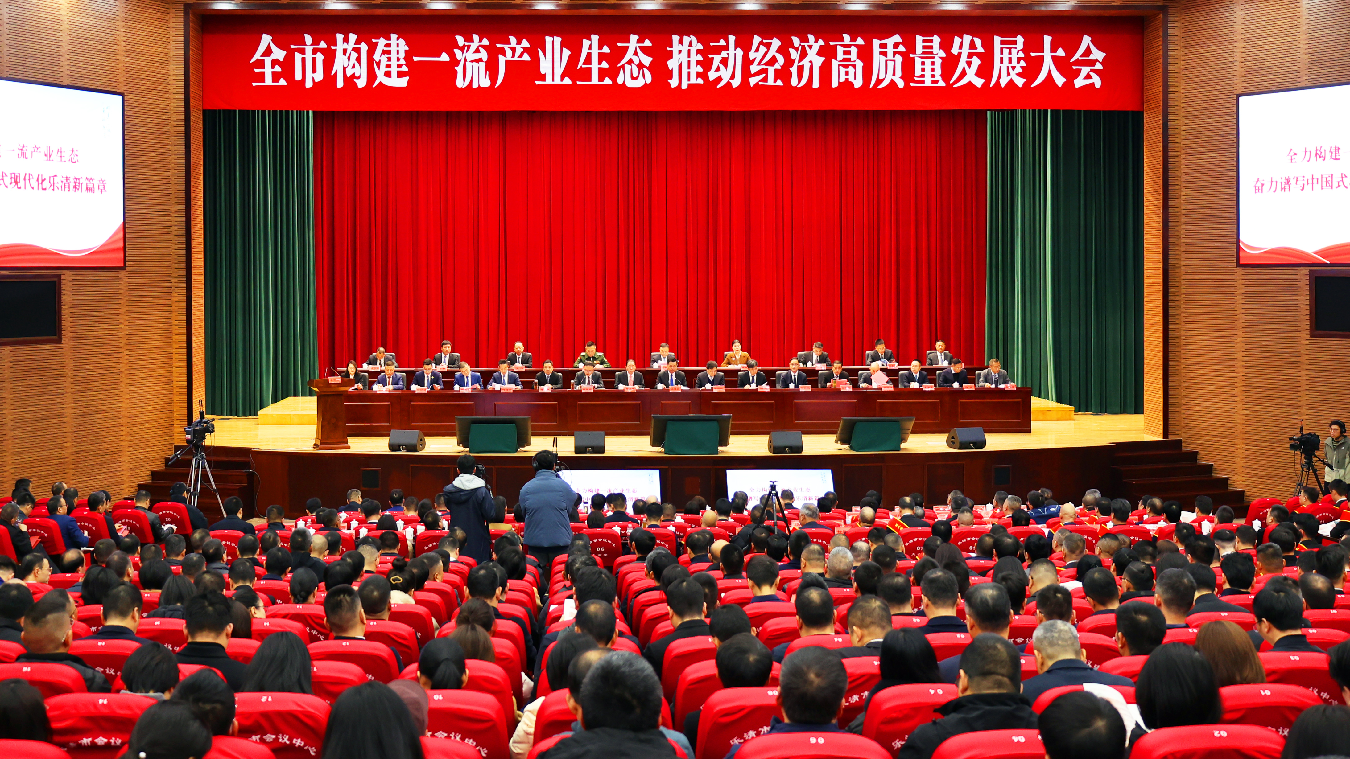 开门捷报！尊时凯龙人生就博获多项“热辣滚烫”大奖